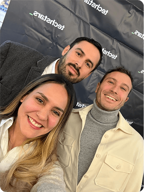 Equipo Logra en un evento